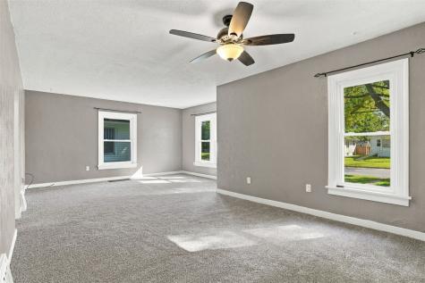 1070 H Avenue NW Cedar Rapids IA 52405