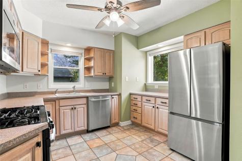 1070 H Avenue NW Cedar Rapids IA 52405