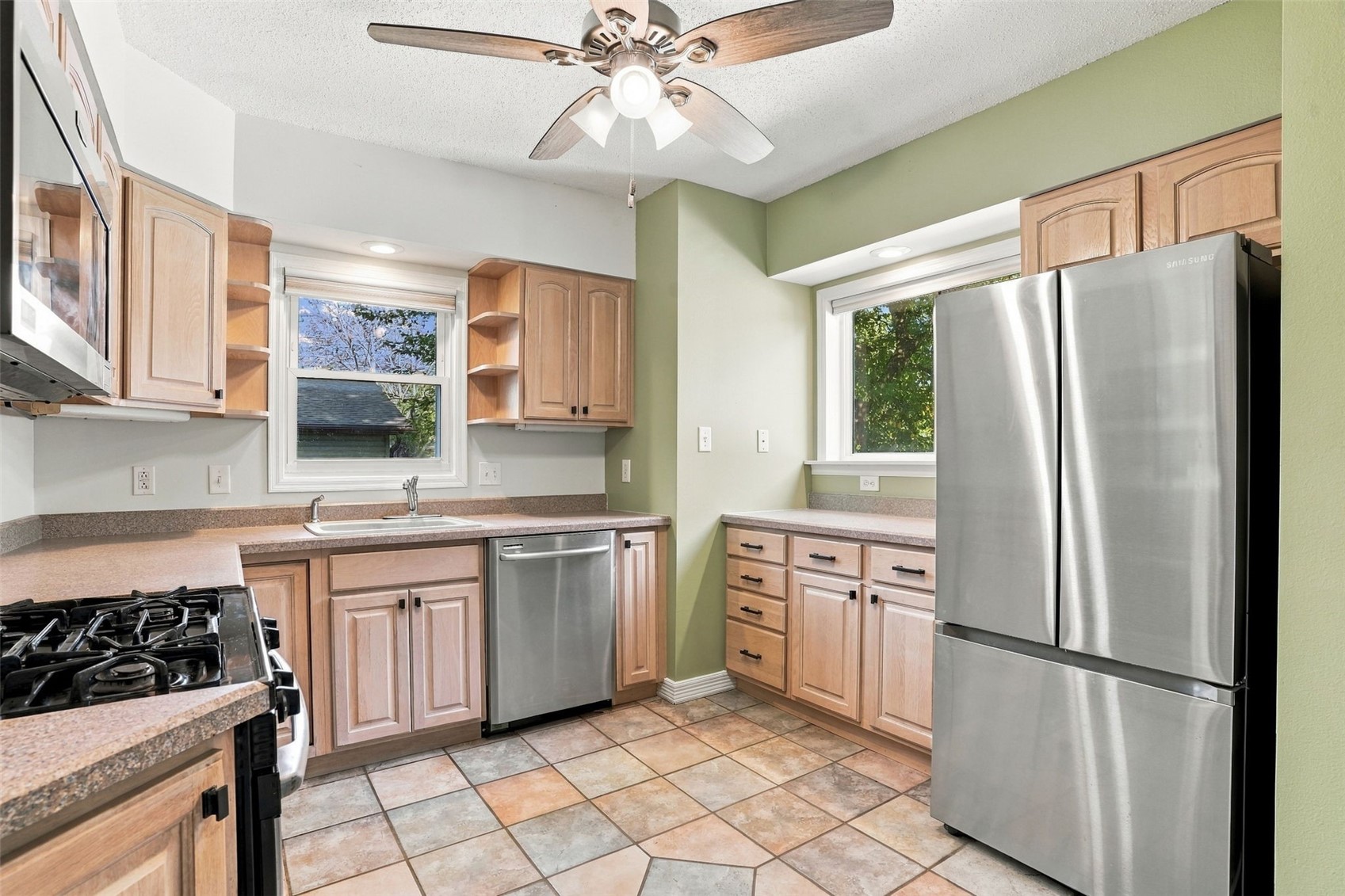 1070 H Avenue NW Cedar Rapids IA 52405