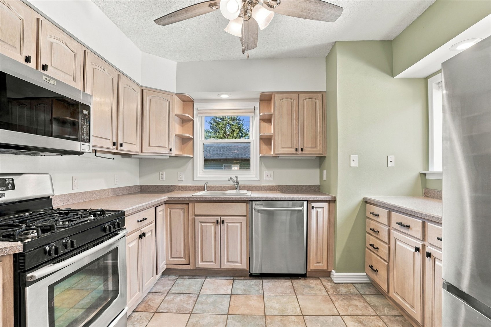 1070 H Avenue NW Cedar Rapids IA 52405