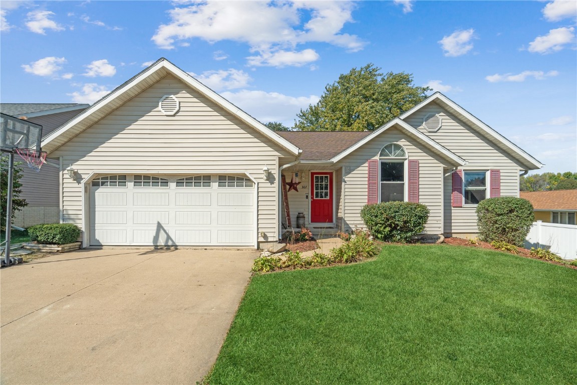 307 N John Street Mechanicsville IA 52306
