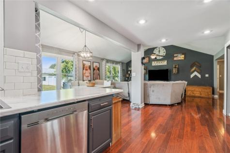307 N John Street Mechanicsville IA 52306
