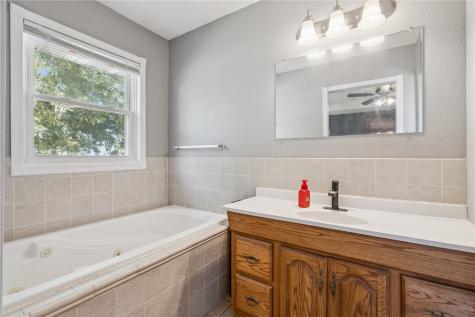 307 N John Street Mechanicsville IA 52306