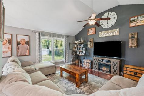 307 N John Street Mechanicsville IA 52306