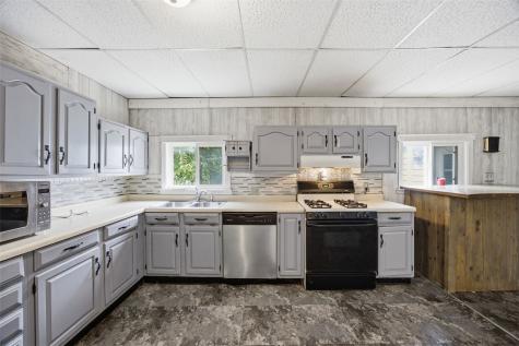 401 E 4th Street Tipton IA 52772