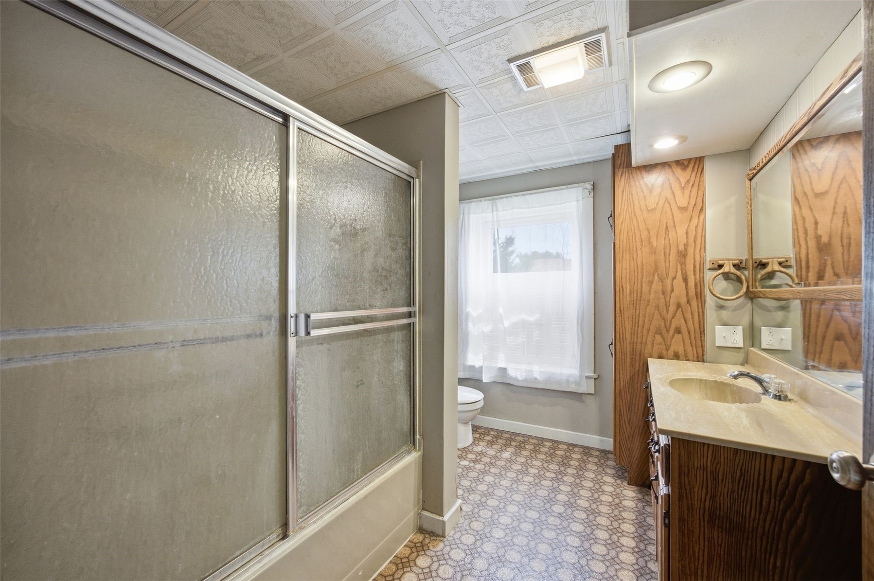 401 E 4th Street Tipton IA 52772