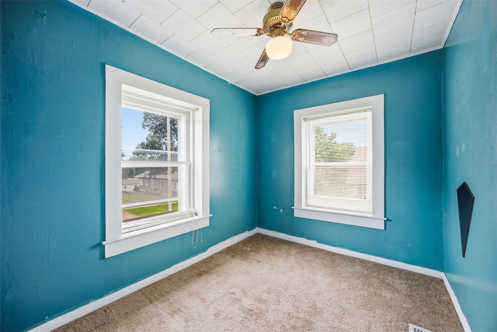 401 E 4th Street Tipton IA 52772