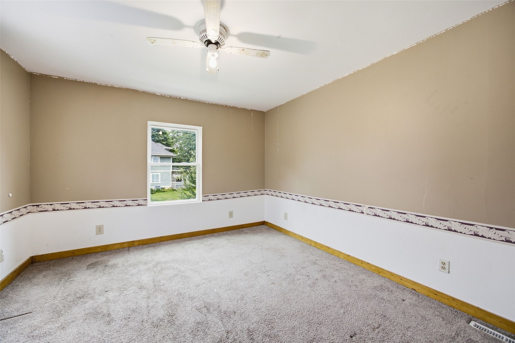 401 E 4th Street Tipton IA 52772