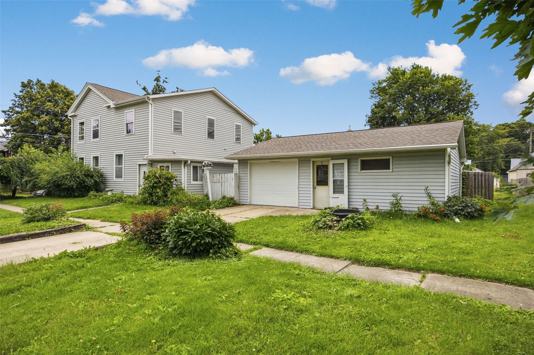 401 E 4th Street Tipton IA 52772