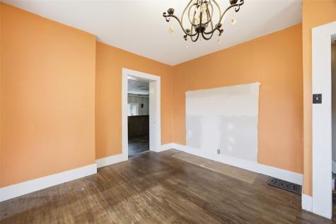 401 E 4th Street Tipton IA 52772