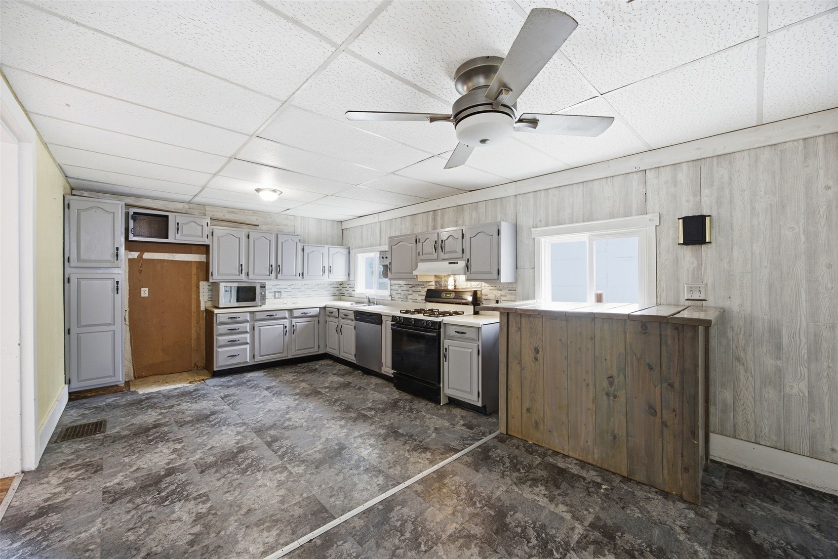 401 E 4th Street Tipton IA 52772