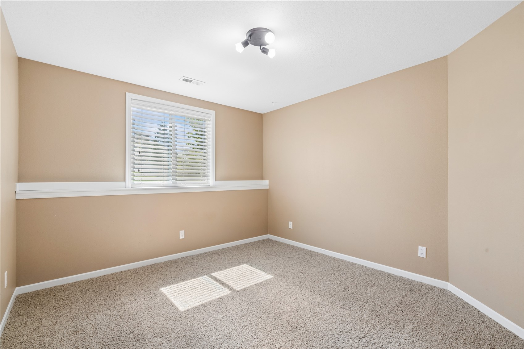 5012 Hay Field Court SW Cedar Rapids IA 52404