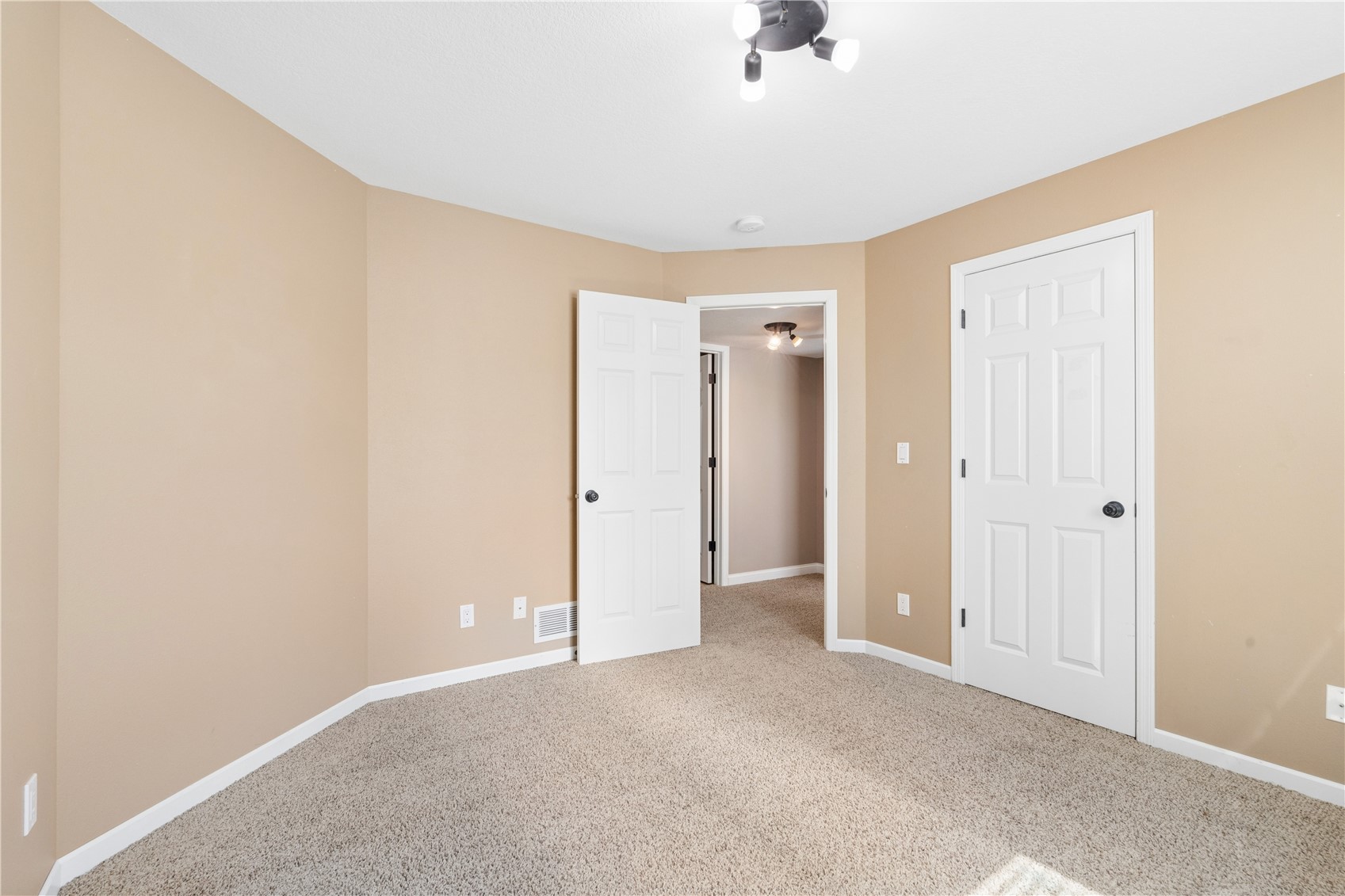 5012 Hay Field Court SW Cedar Rapids IA 52404