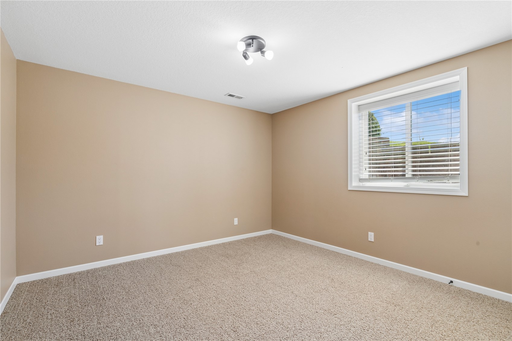 5012 Hay Field Court SW Cedar Rapids IA 52404