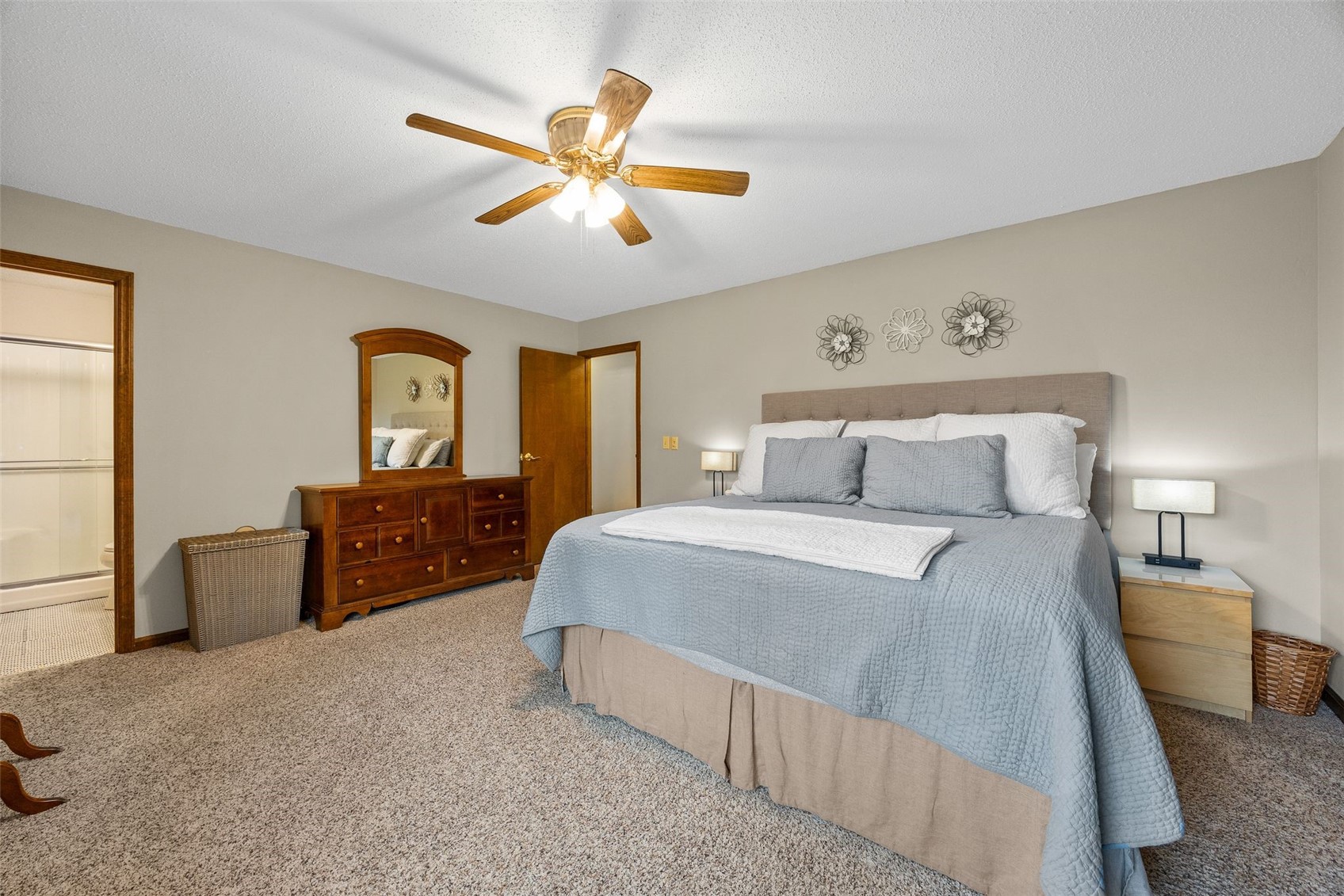 6925 Chelsea Drive NE Cedar Rapids IA 52402