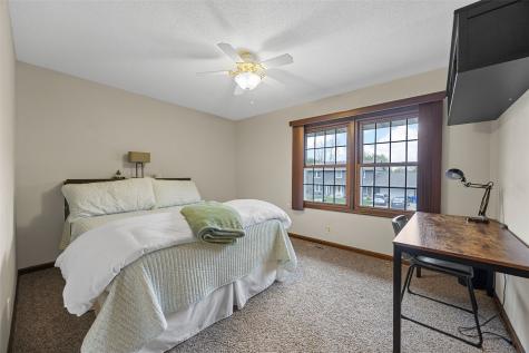 6925 Chelsea Drive NE Cedar Rapids IA 52402