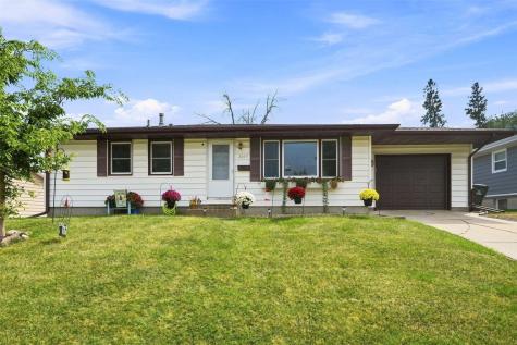 2075 Larry Drive NE Cedar Rapids IA 52402