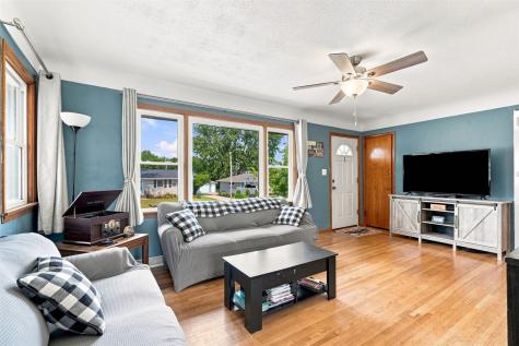 2075 Larry Drive NE Cedar Rapids IA 52402