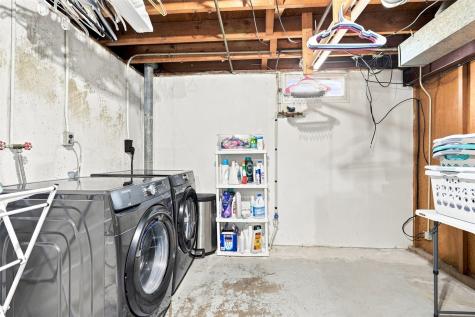 2075 Larry Drive NE Cedar Rapids IA 52402