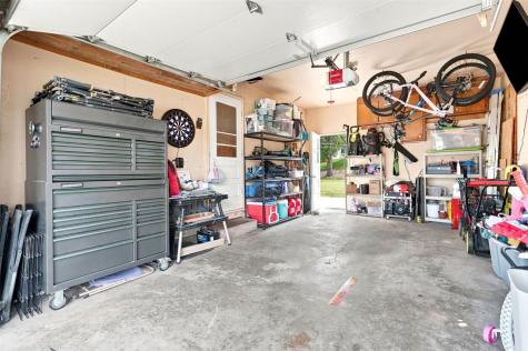 2075 Larry Drive NE Cedar Rapids IA 52402