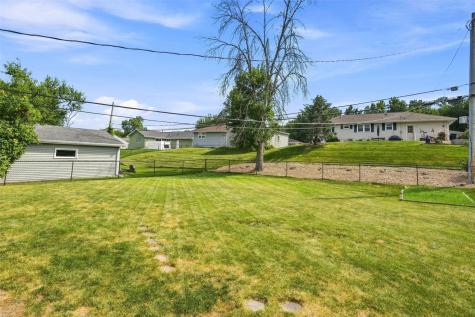 2075 Larry Drive NE Cedar Rapids IA 52402