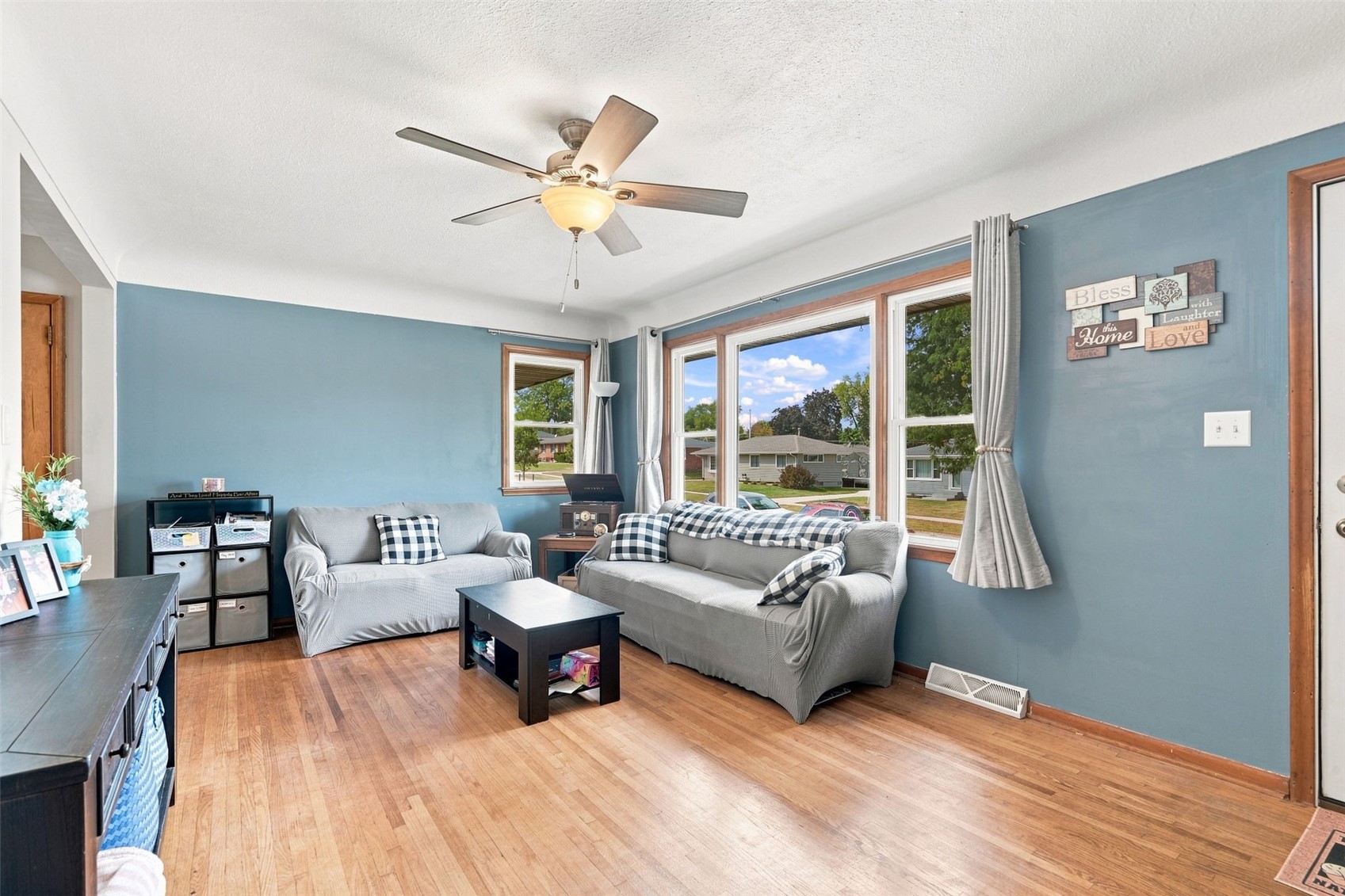 2075 Larry Drive NE Cedar Rapids IA 52402
