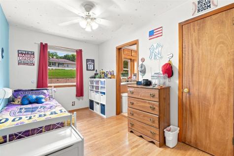2075 Larry Drive NE Cedar Rapids IA 52402