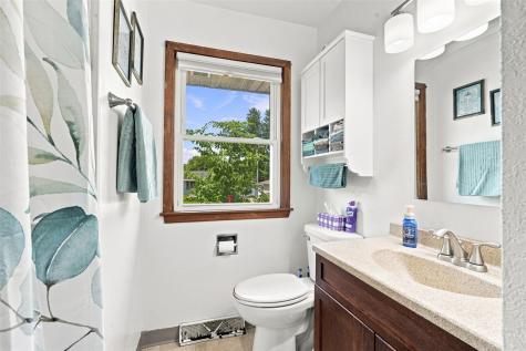 2075 Larry Drive NE Cedar Rapids IA 52402