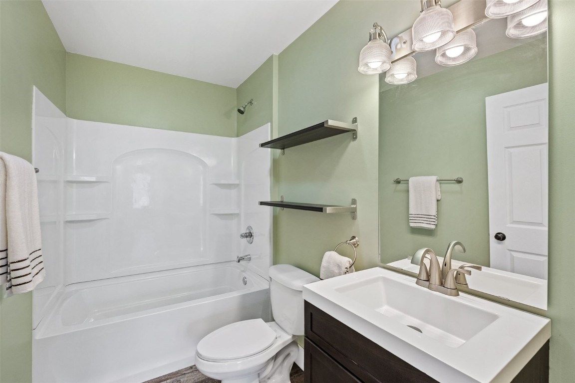 1413 J Street SW Cedar Rapids IA 52404