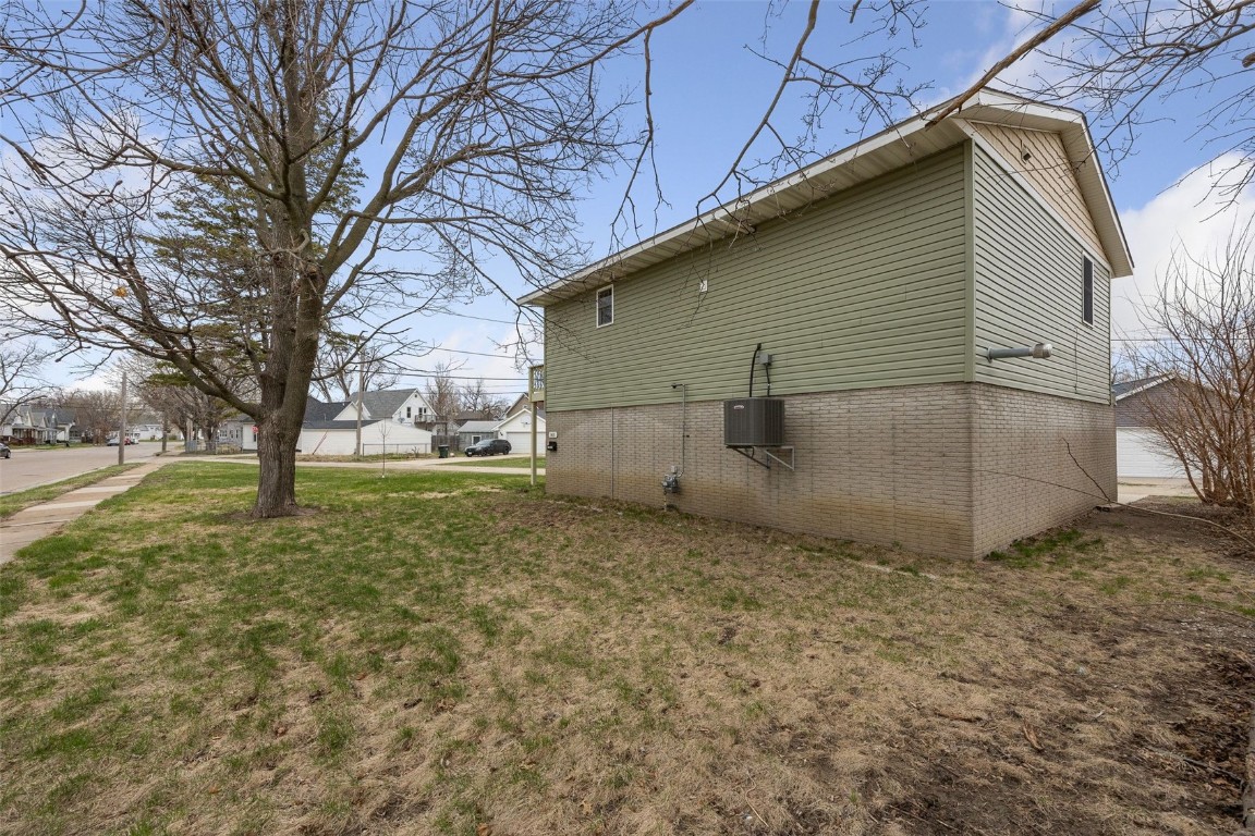 1413 J Street SW Cedar Rapids IA 52404