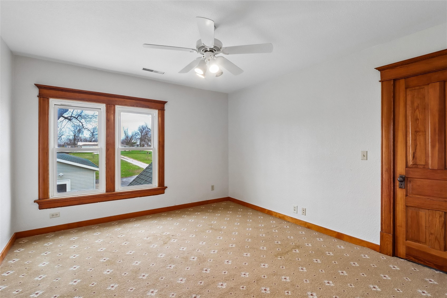 5705 Beverly Road SW Cedar Rapids IA 52404