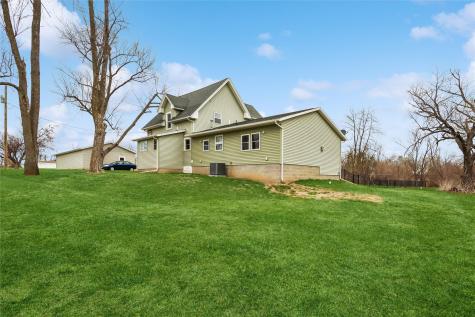 5705 Beverly Road SW Cedar Rapids IA 52404