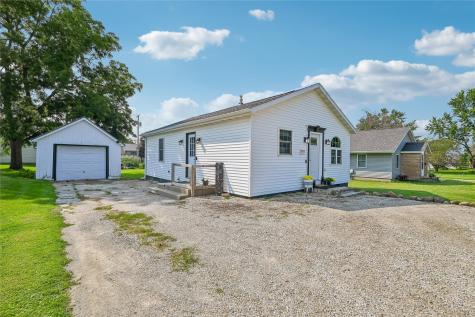 1315 1st Avenue Center Point IA 52213