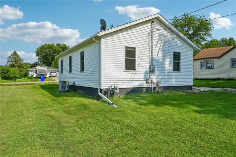 1315 1st Avenue Center Point IA 52213
