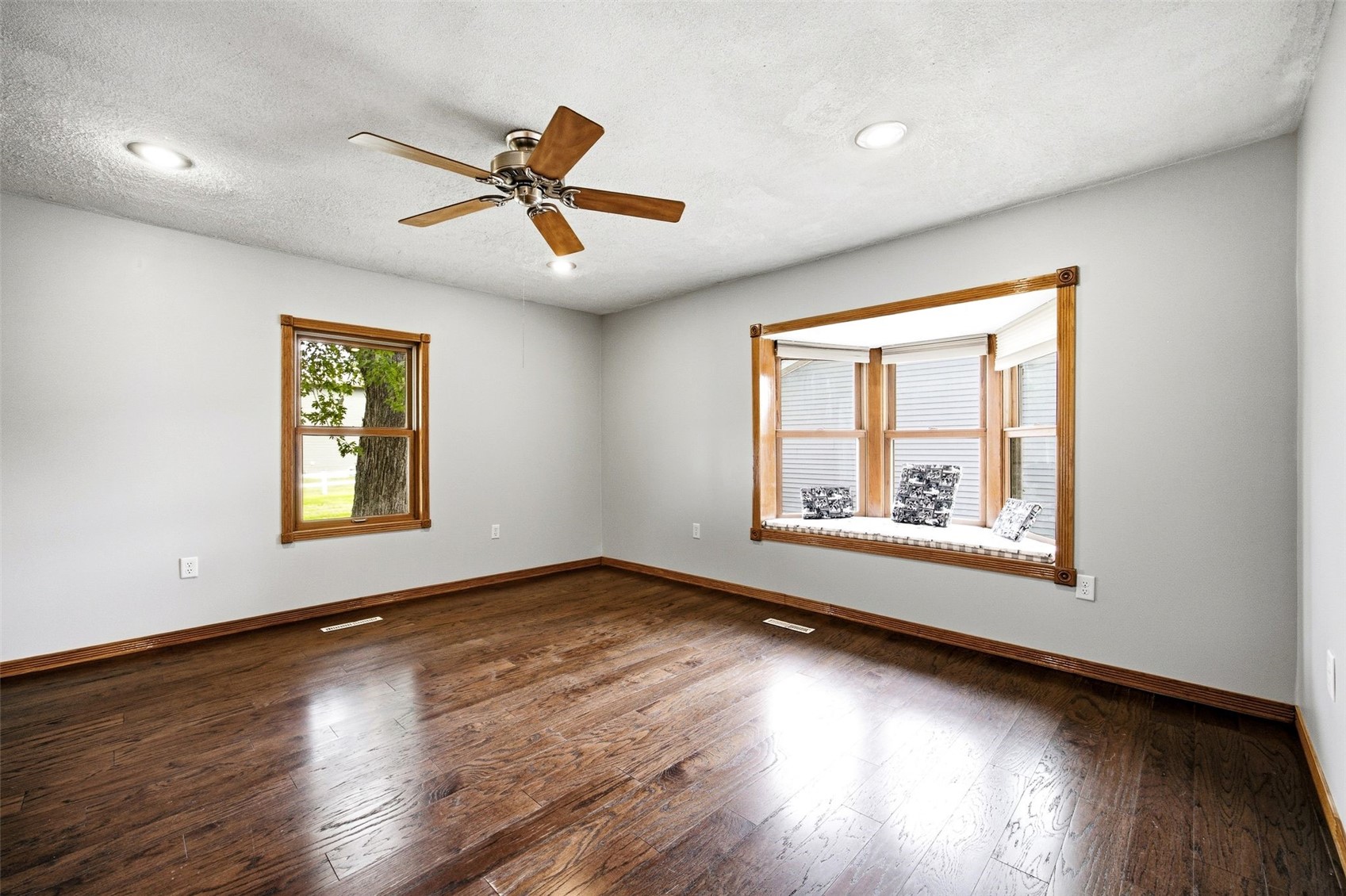 1000 Stinocher Street Solon IA 52333