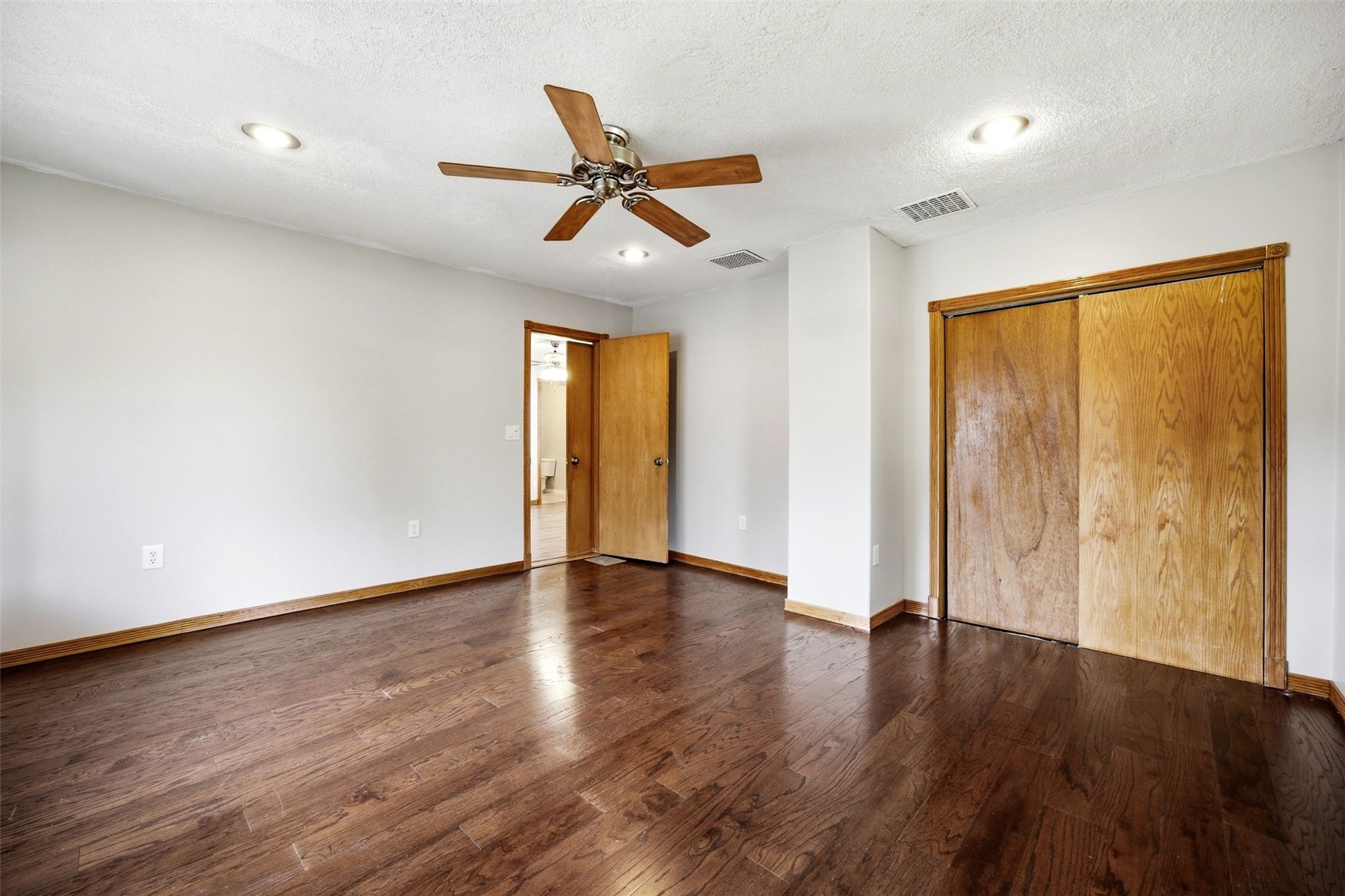 1000 Stinocher Street Solon IA 52333