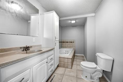 1000 Stinocher Street Solon IA 52333