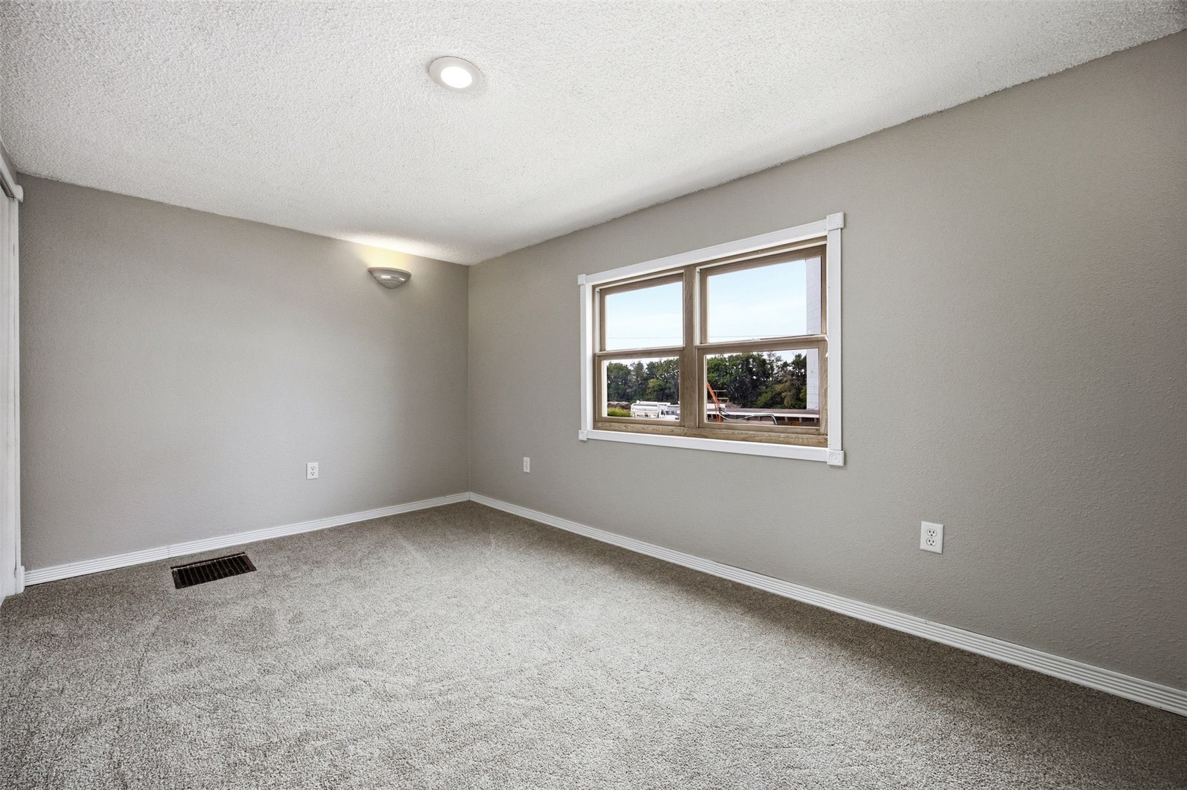 1000 Stinocher Street Solon IA 52333