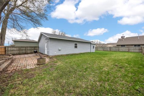 1000 Stinocher Street Solon IA 52333