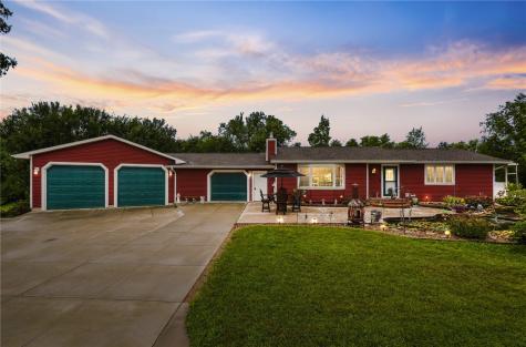5727 26th Avenue Drive Vinton IA 52349