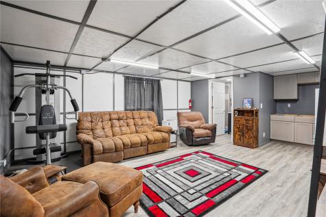 5727 26th Avenue Drive Vinton IA 52349
