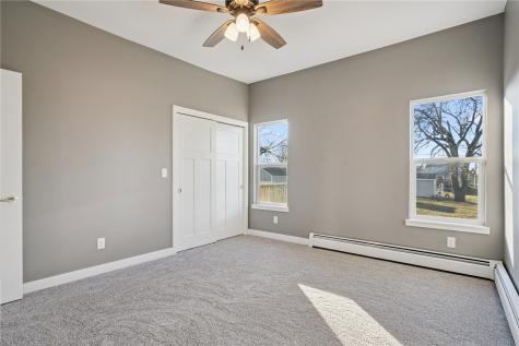 809 Jefferson Avenue Lowden IA 52255
