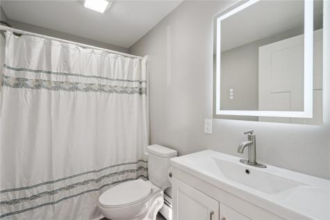 809 Jefferson Avenue Lowden IA 52255