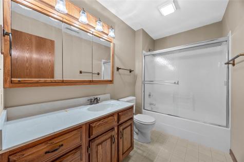 413 Rockvalley Drive SW Cedar Rapids IA 52404