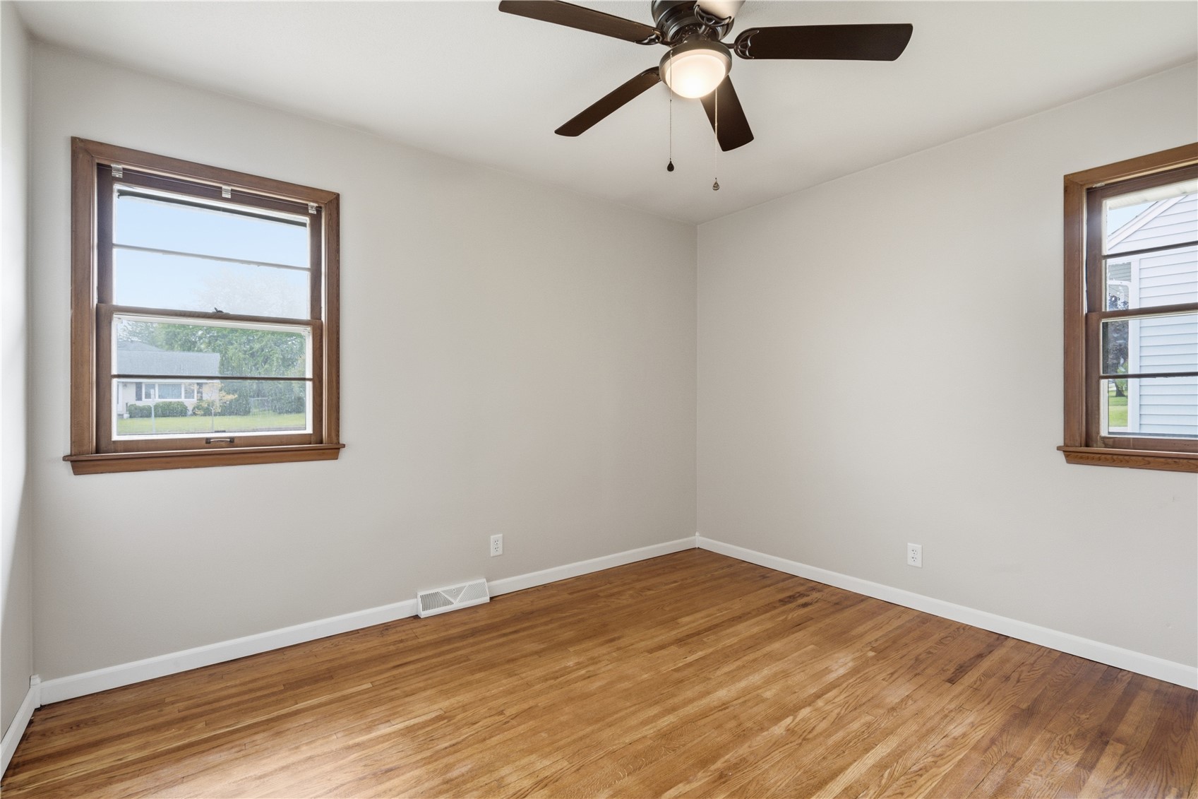 2058 42nd Street NE Cedar Rapids IA 52402
