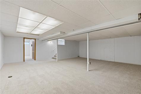 2058 42nd Street NE Cedar Rapids IA 52402
