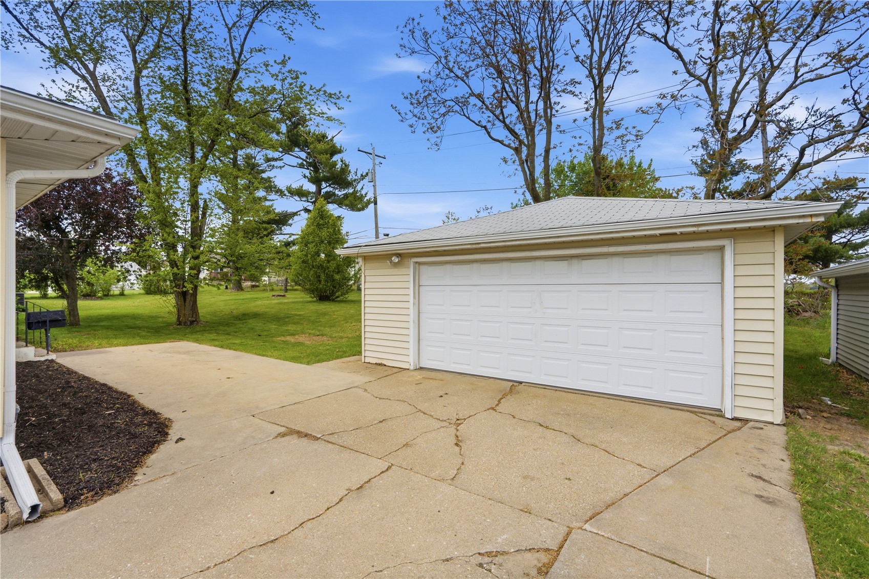 2058 42nd Street NE Cedar Rapids IA 52402
