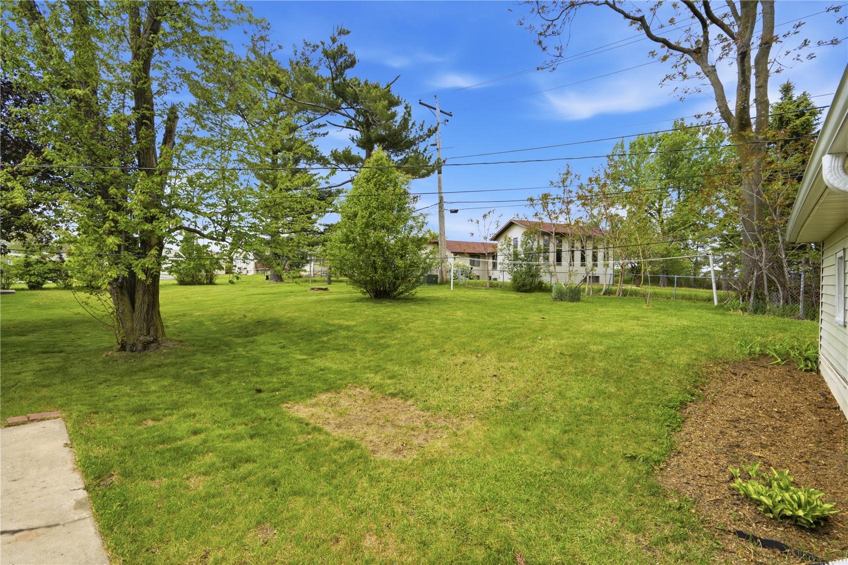 2058 42nd Street NE Cedar Rapids IA 52402