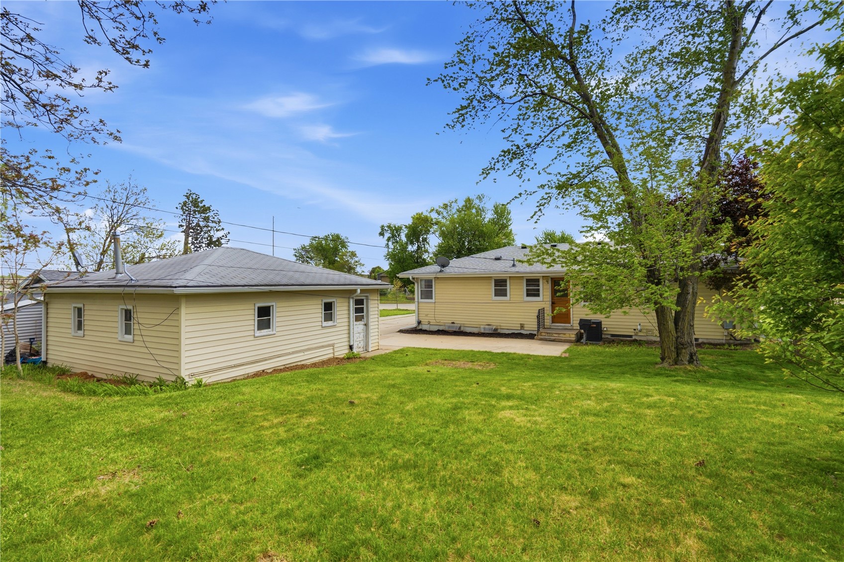 2058 42nd Street NE Cedar Rapids IA 52402