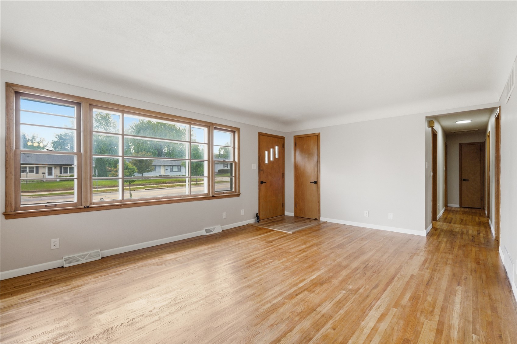 2058 42nd Street NE Cedar Rapids IA 52402